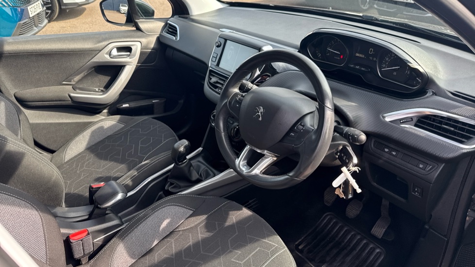 Peugeot 2008 1.2 PureTech Active 5dr [Start Stop] Petrol Estate - Image 11