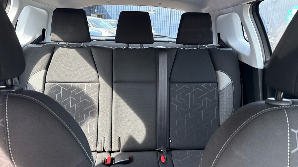 Peugeot 2008 1.2 PureTech Active 5dr [Start Stop] Petrol Estate - Image 15