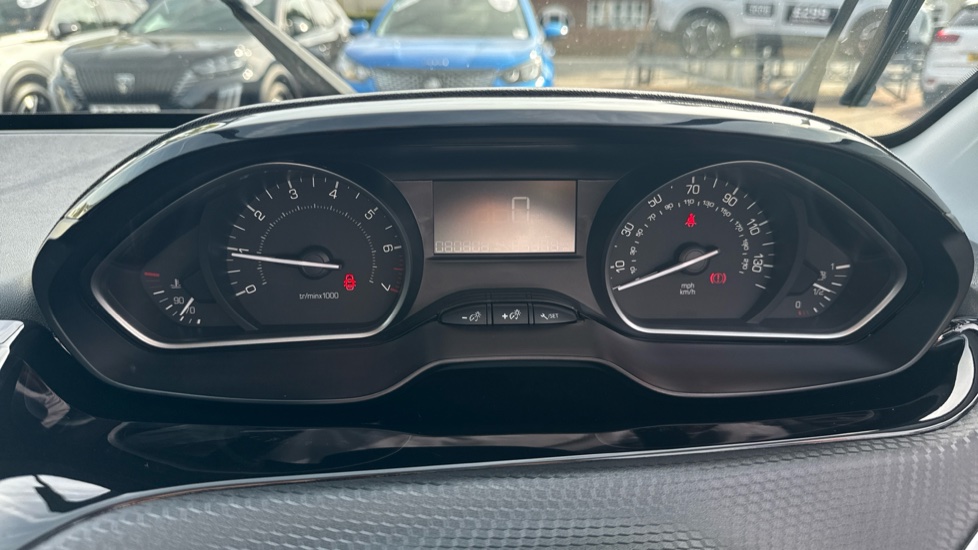 Peugeot 2008 1.2 PureTech Active 5dr [Start Stop] Petrol Estate - Image 18