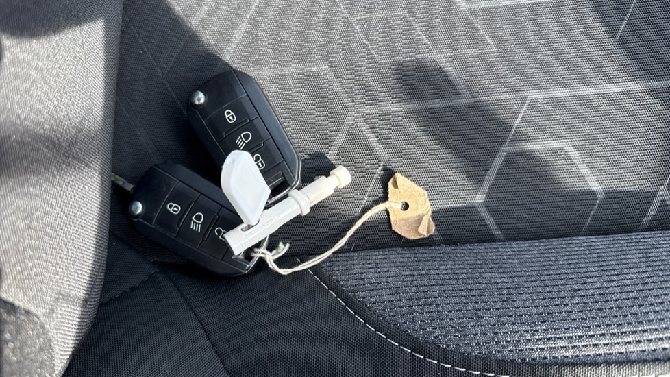 Peugeot 2008 1.2 PureTech Active 5dr [Start Stop] Petrol Estate - Image 20