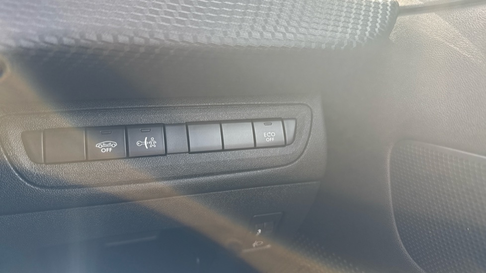 Peugeot 2008 1.2 PureTech Active 5dr [Start Stop] Petrol Estate - Image 22