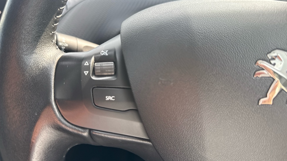 Peugeot 2008 1.2 PureTech Active 5dr [Start Stop] Petrol Estate - Image 27