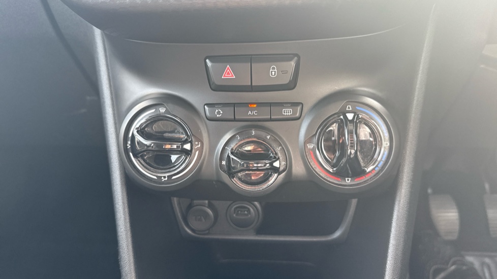 Peugeot 2008 1.2 PureTech Active 5dr [Start Stop] Petrol Estate - Image 28