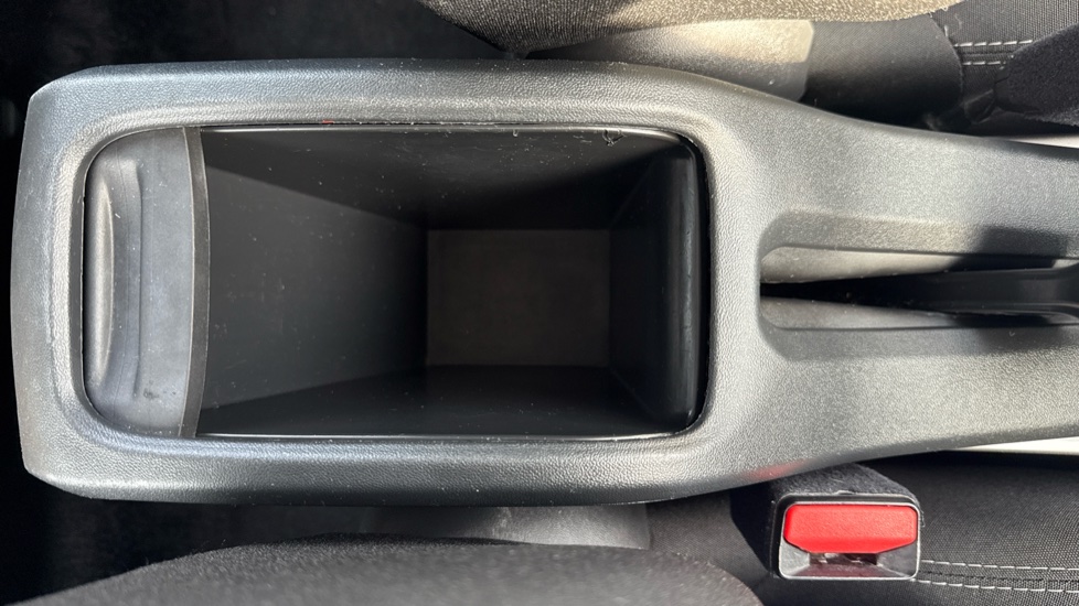 Peugeot 2008 1.2 PureTech Active 5dr [Start Stop] Petrol Estate - Image 31