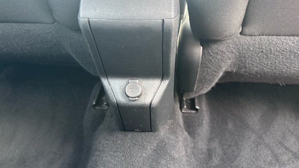 Peugeot 2008 1.2 PureTech Active 5dr [Start Stop] Petrol Estate - Image 33
