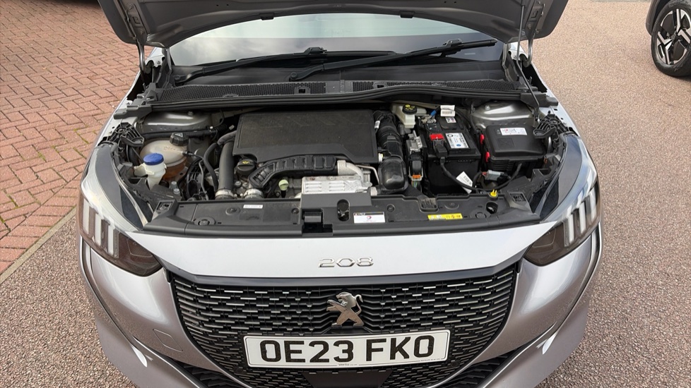 Peugeot 208 1.2 PureTech 100 GT 5dr Petrol Hatchback - Image 8