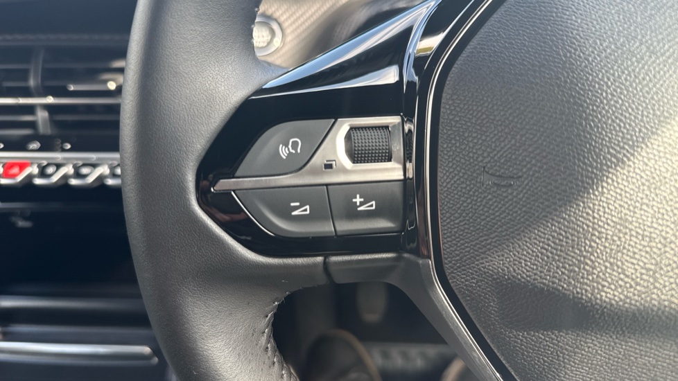 Peugeot 2008 1.2 PureTech 130 Allure 5dr Petrol Estate - Image 25