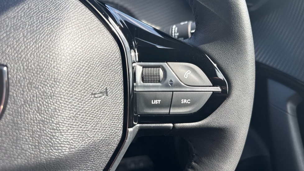 Peugeot 2008 1.2 PureTech 130 Allure 5dr Petrol Estate - Image 26