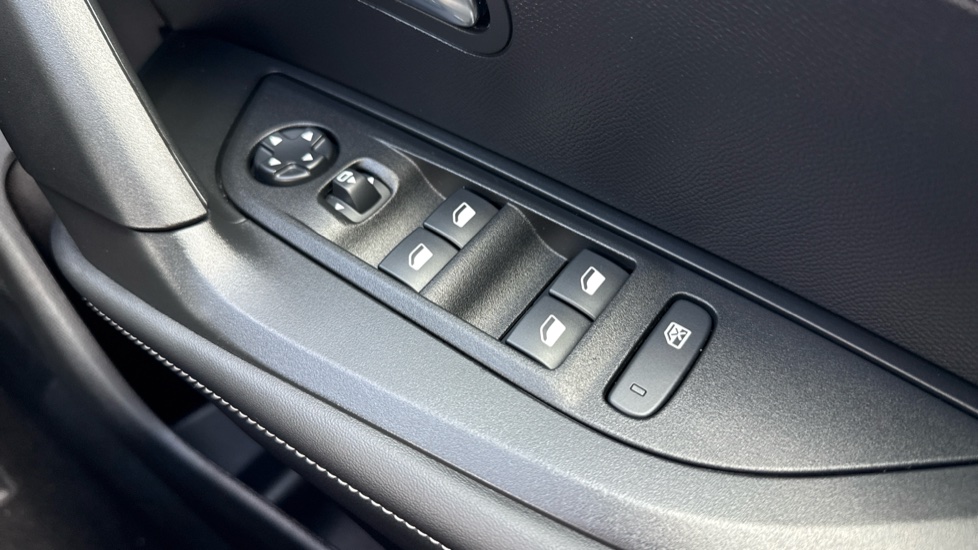 Peugeot 2008 1.2 PureTech 130 Allure 5dr Petrol Estate - Image 30