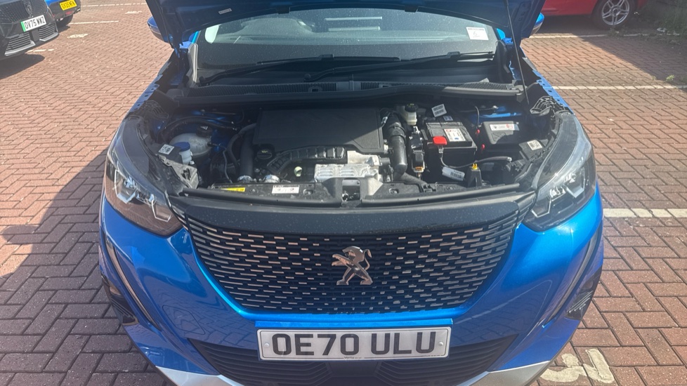 Peugeot 2008 1.2 PureTech 130 Allure Premium 5dr EAT8 Petrol Estate - Image 8