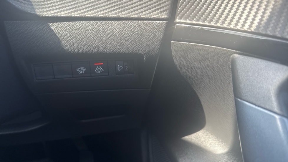 Peugeot 2008 1.2 PureTech 130 Allure Premium 5dr EAT8 Petrol Estate - Image 22