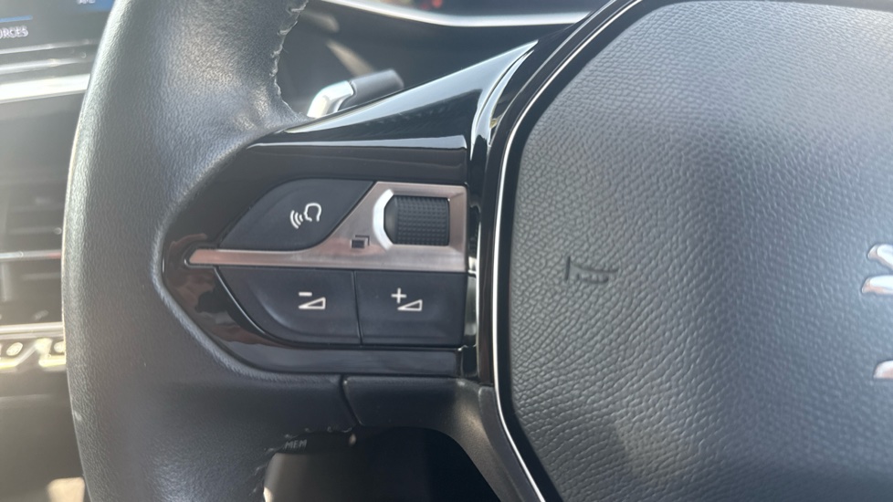 Peugeot 2008 1.2 PureTech 130 Allure Premium 5dr EAT8 Petrol Estate - Image 27