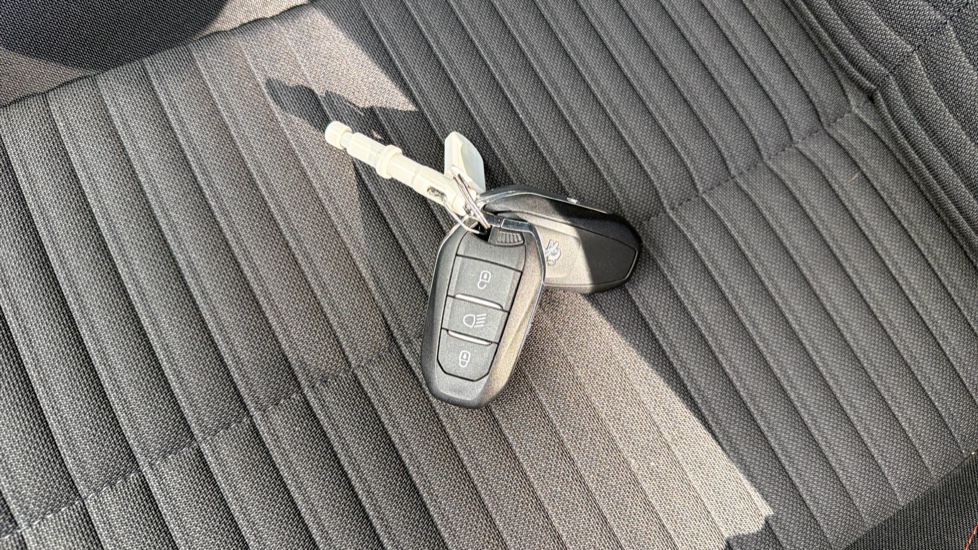 Peugeot 208 1.2 PureTech 100 Active Premium + 5dr Petrol Hatchback - Image 20