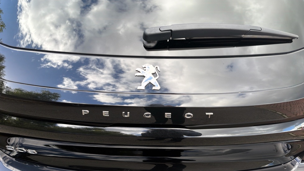 Peugeot 208 1.2 PureTech 100 Active Premium + 5dr Petrol Hatchback - Image 23