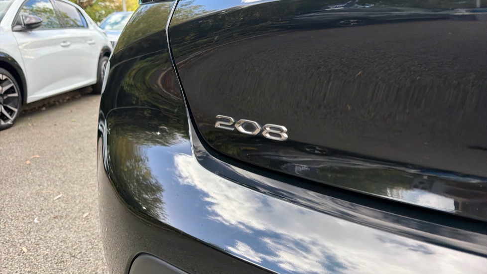 Peugeot 208 1.2 PureTech 100 Active Premium + 5dr Petrol Hatchback - Image 24