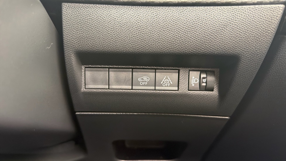 Peugeot 208 1.2 PureTech 100 Active Premium + 5dr Petrol Hatchback - Image 30