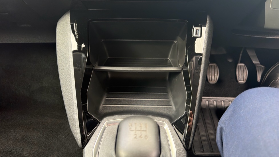 Peugeot 208 1.2 PureTech 100 Active Premium + 5dr Petrol Hatchback - Image 38