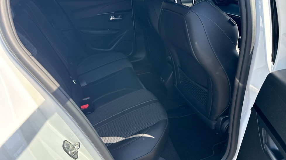 Peugeot 208 1.2 PureTech 100 GT 5dr Petrol Hatchback - Image 16