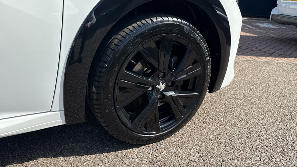 Peugeot 208 1.2 PureTech 100 GT 5dr Petrol Hatchback - Image 21
