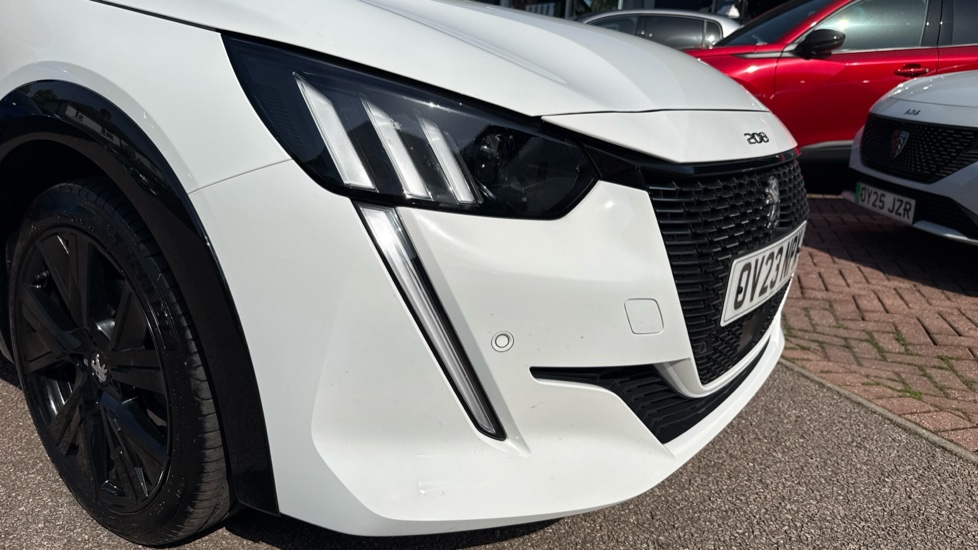 Peugeot 208 1.2 PureTech 100 GT 5dr Petrol Hatchback - Image 22