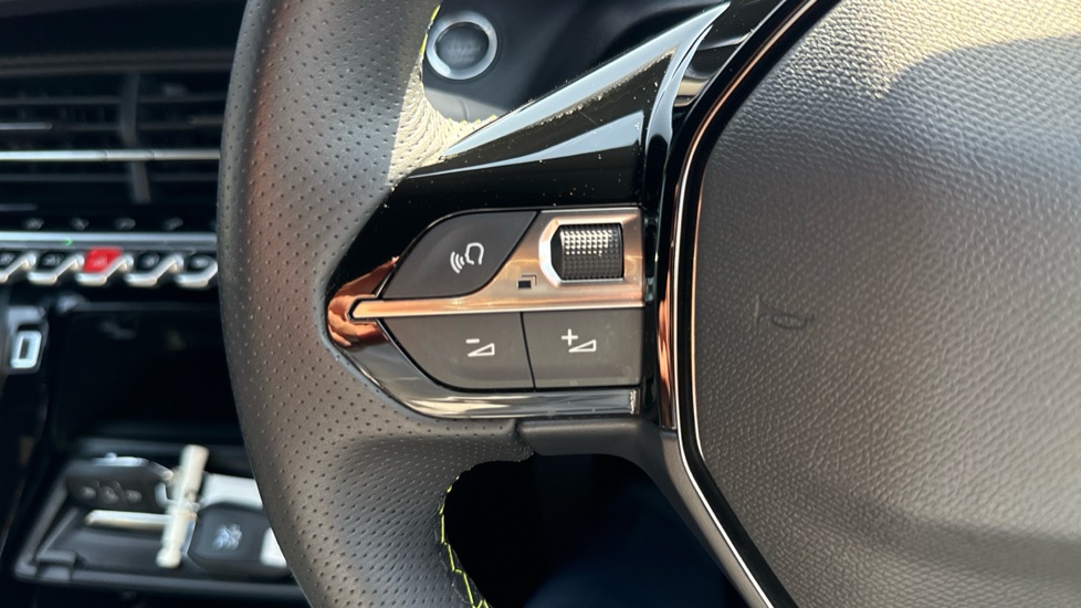 Peugeot 208 1.2 PureTech 100 GT 5dr Petrol Hatchback - Image 27