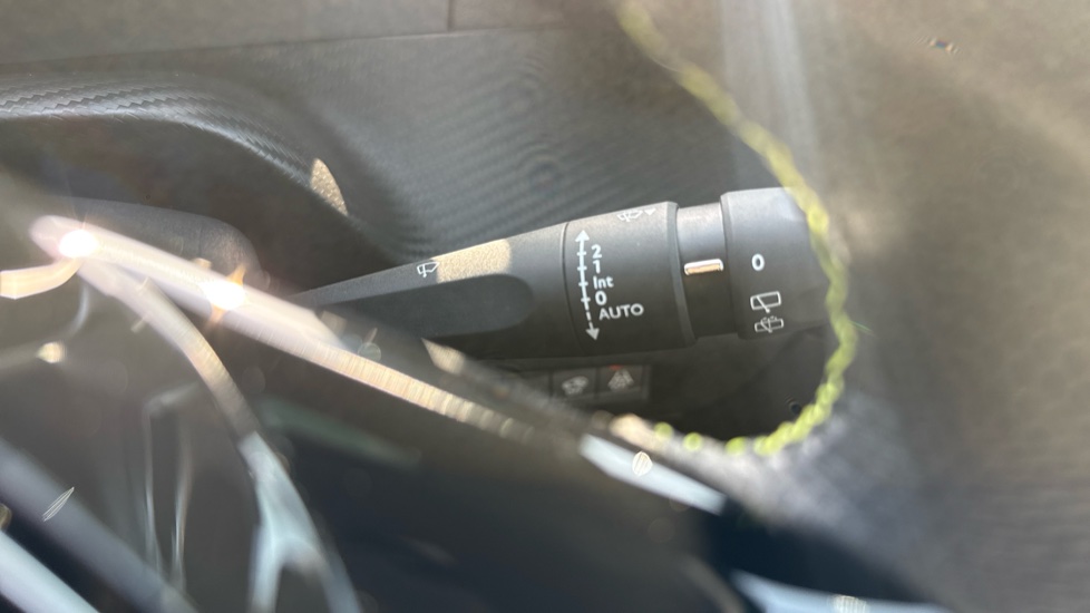 Peugeot 208 1.2 PureTech 100 GT 5dr Petrol Hatchback - Image 31