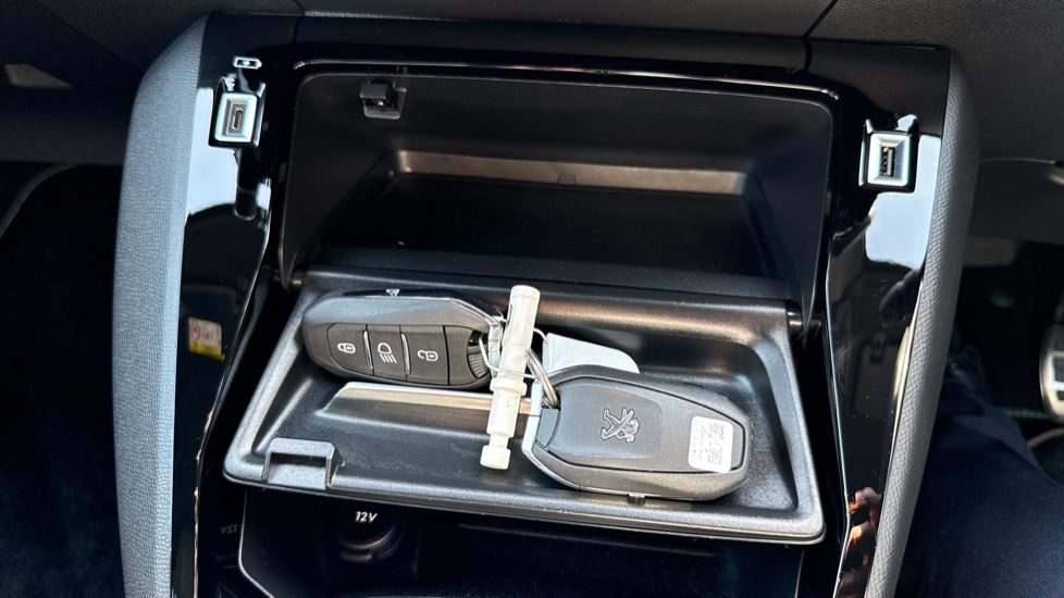 Peugeot 208 1.2 PureTech 100 GT 5dr Petrol Hatchback - Image 40