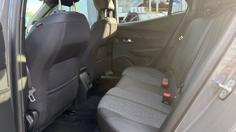 Peugeot 2008 1.2 PureTech Allure 5dr Petrol Estate - Image 16