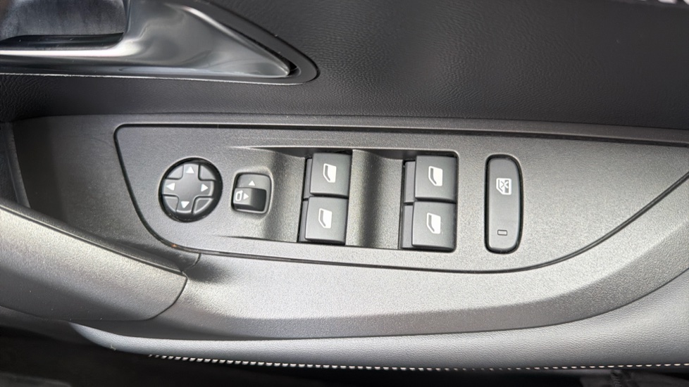 Peugeot 2008 1.2 PureTech Allure 5dr Petrol Estate - Image 21