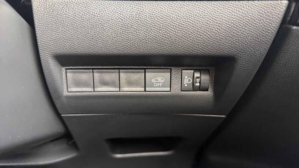 Peugeot 2008 1.2 PureTech Allure 5dr Petrol Estate - Image 22