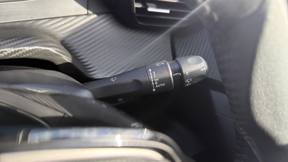 Peugeot 2008 1.2 PureTech Allure 5dr Petrol Estate - Image 25