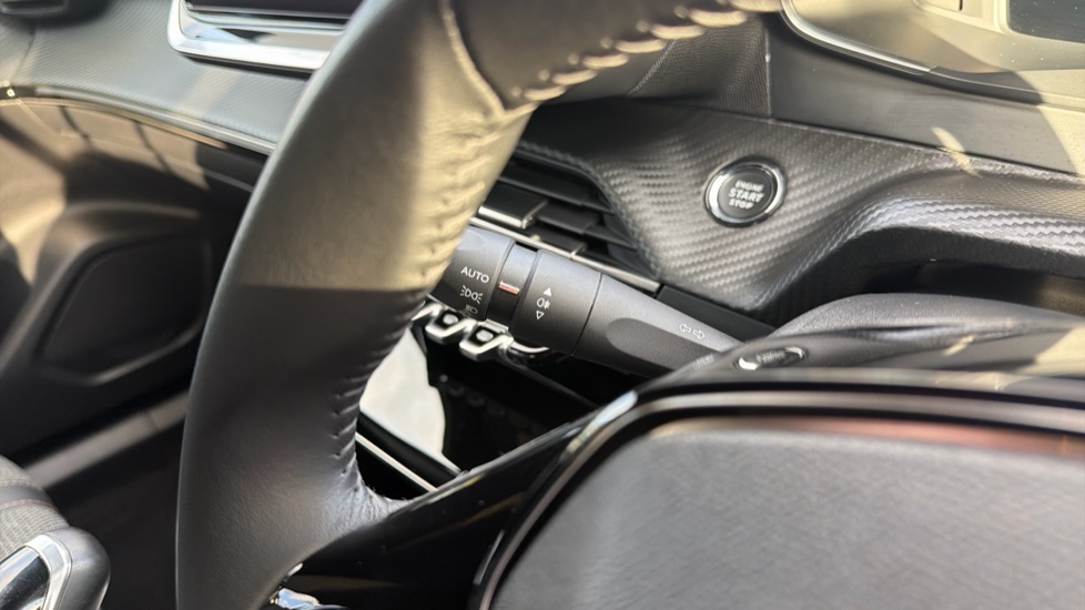 Peugeot 2008 1.2 PureTech Allure 5dr Petrol Estate - Image 26