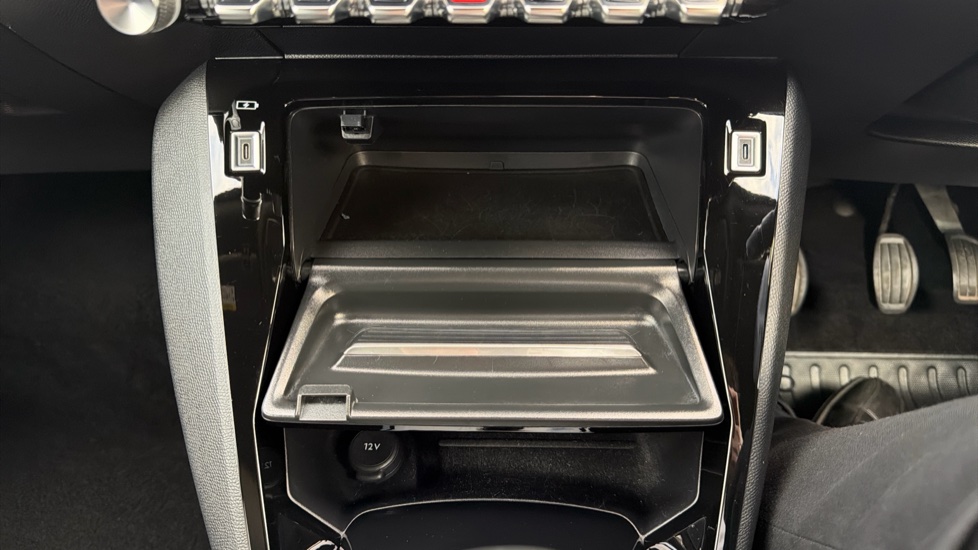 Peugeot 2008 1.2 PureTech Allure 5dr Petrol Estate - Image 30
