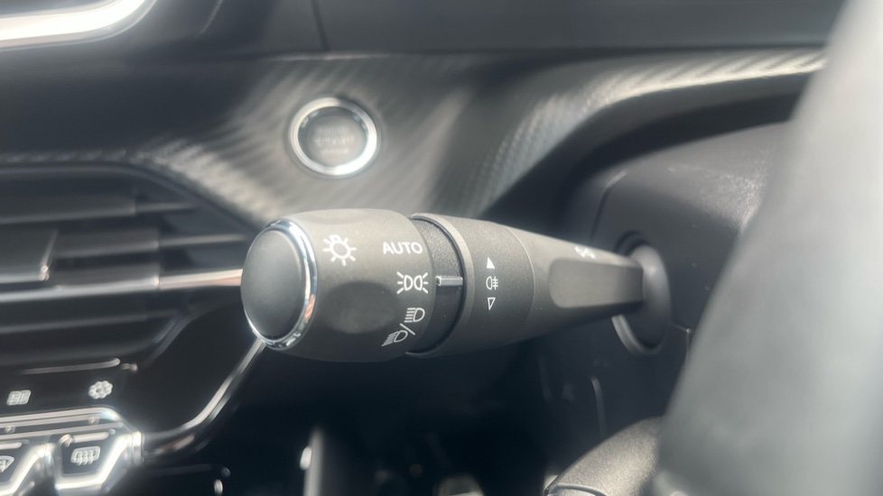 Peugeot 208 1.2 PureTech 100 GT 5dr Petrol Hatchback - Image 23