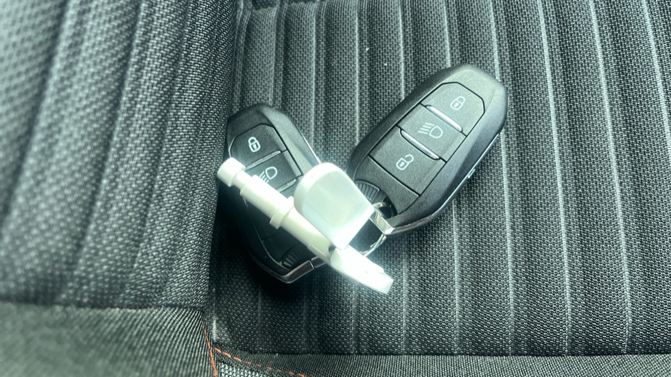 Peugeot 208 1.2 PureTech 100 Active Premium + 5dr Petrol Hatchback - Image 20