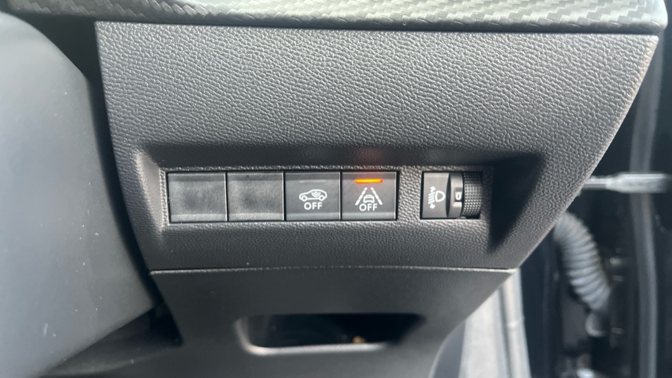 Peugeot 208 1.2 PureTech 100 Active Premium + 5dr Petrol Hatchback - Image 26