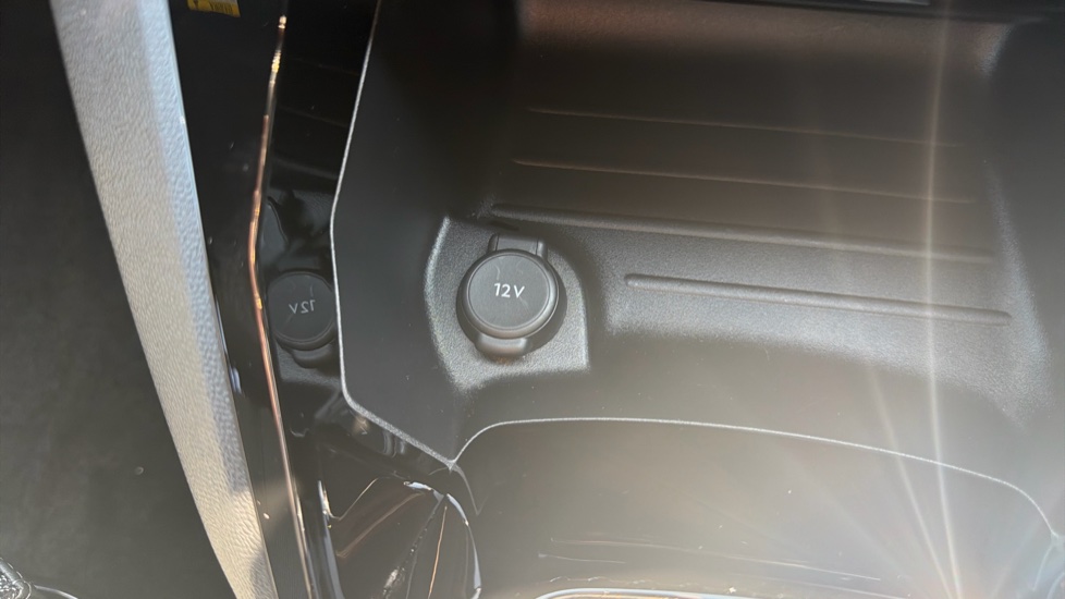 Peugeot 208 1.2 PureTech 100 GT 5dr Petrol Hatchback - Image 27