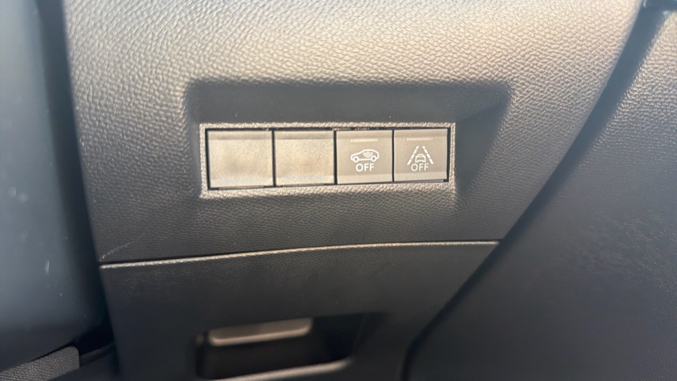 Peugeot 208 1.2 PureTech 100 GT 5dr Petrol Hatchback - Image 36