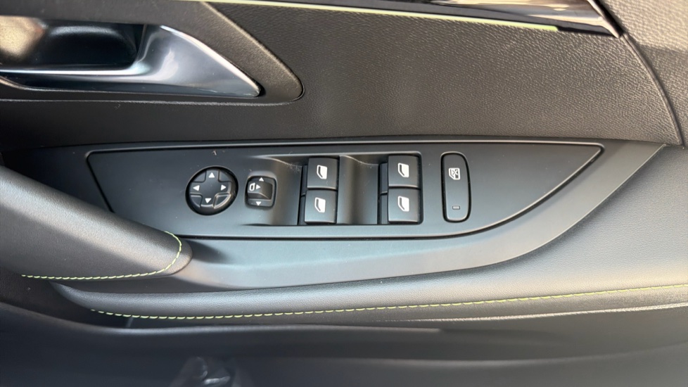 Peugeot 208 1.2 PureTech 100 GT 5dr Petrol Hatchback - Image 37
