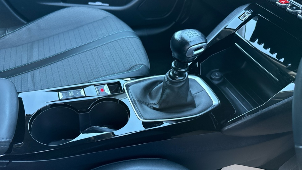 Peugeot 208 1.2 PureTech 100 Allure Premium + 5dr Petrol Hatchback - Image 13