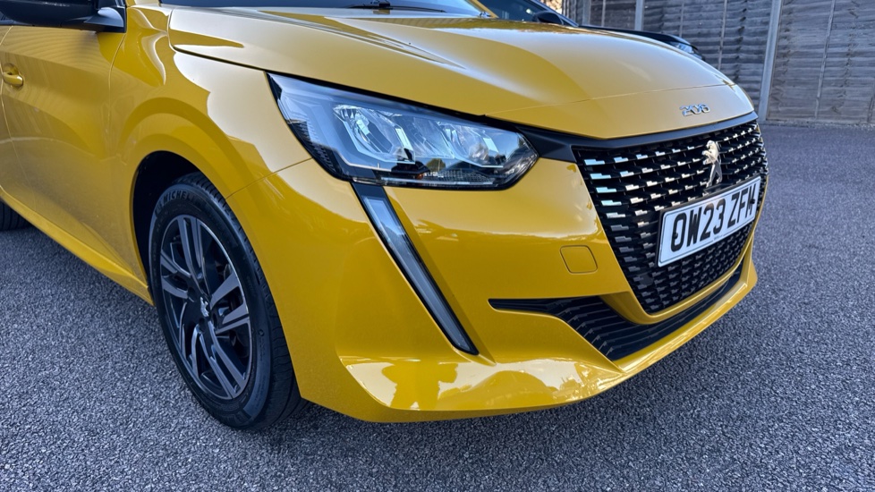 Peugeot 208 1.2 PureTech 100 Allure Premium + 5dr Petrol Hatchback - Image 22