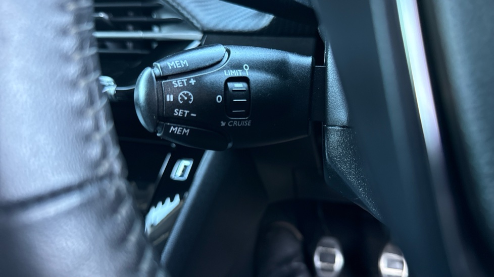 Peugeot 208 1.2 PureTech 100 Allure Premium + 5dr Petrol Hatchback - Image 33