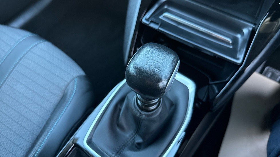 Peugeot 208 1.2 PureTech 100 Allure Premium + 5dr Petrol Hatchback - Image 39