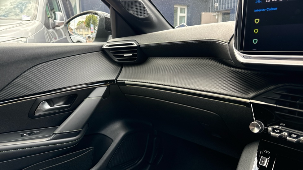 Peugeot 208 115kW GT 51kWh 5dr Auto Electric Hatchback - Image 31