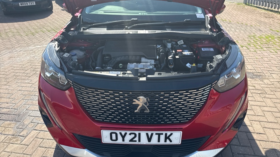 Peugeot 2008 1.2 PureTech 130 Allure Premium 5dr EAT8 Petrol Estate - Image 8