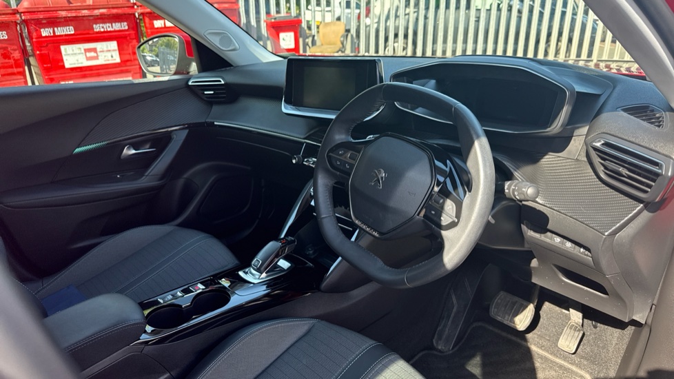 Peugeot 2008 1.2 PureTech 130 Allure Premium 5dr EAT8 Petrol Estate - Image 11