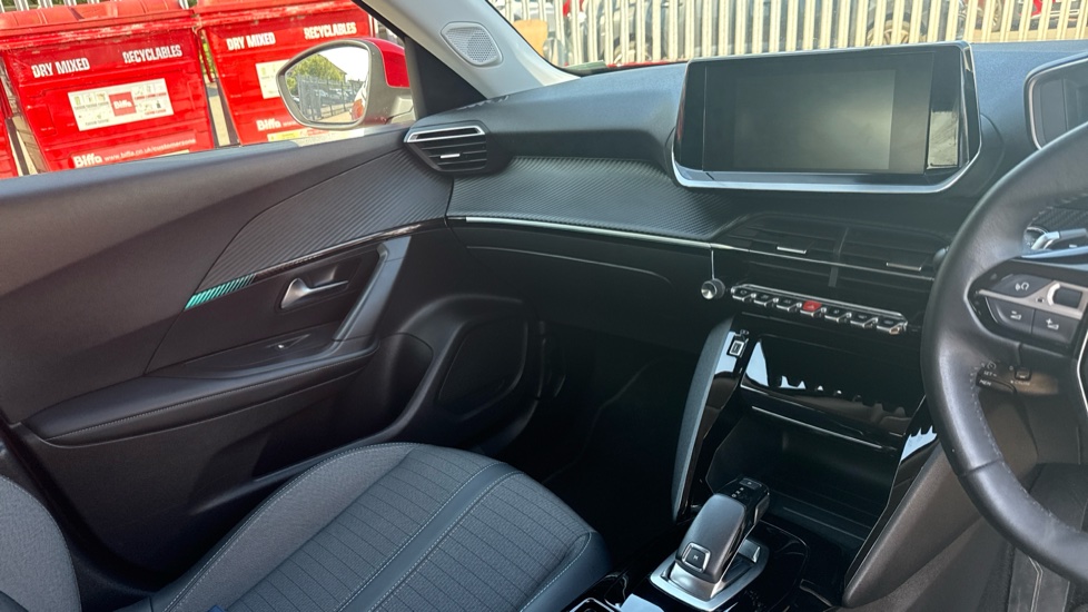 Peugeot 2008 1.2 PureTech 130 Allure Premium 5dr EAT8 Petrol Estate - Image 14
