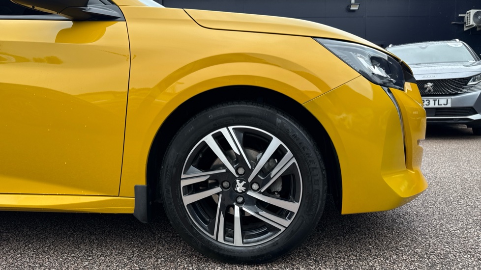 Peugeot 208 1.2 PureTech Active Premium + 5dr Petrol Hatchback - Image 7
