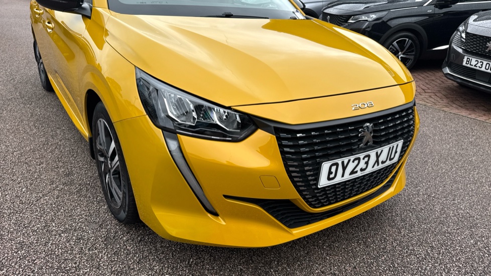 Peugeot 208 1.2 PureTech Active Premium + 5dr Petrol Hatchback - Image 21