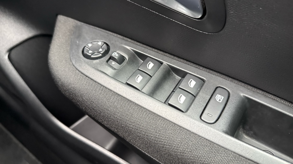 Peugeot 208 1.2 PureTech Active Premium + 5dr Petrol Hatchback - Image 29